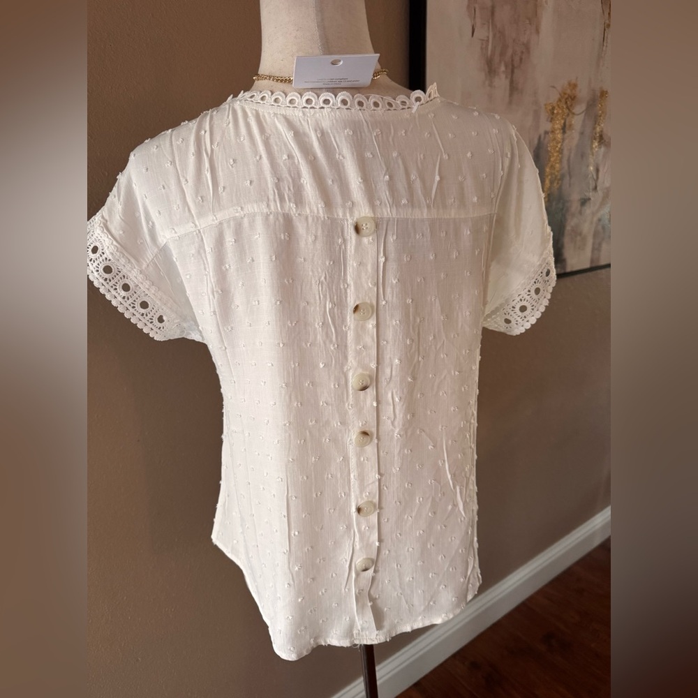 Gorgeous dot print peasant boho blouse with back button detail - Picture 7 of 8